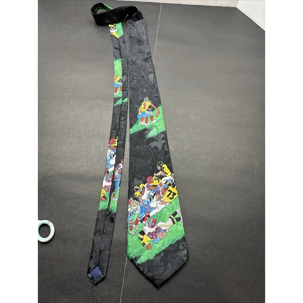 GLORIA BRAND--FOOTBALL NECK TIE‎ (LOOK)
